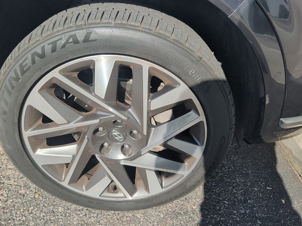 Used 2022 Hyundai Santa Fe Calligraphy AWD/4WD image 2