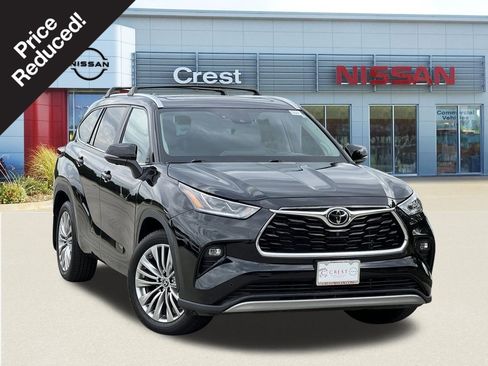 Used 2024 Toyota Highlander Platinum AWD/4WD image 1