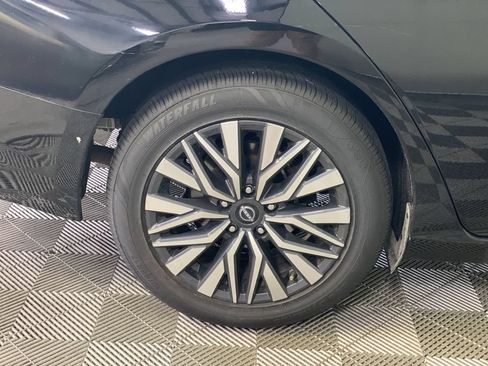 Used 2024 Nissan Altima 2.5 SV FWD image 18