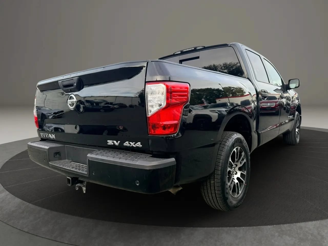 Used 2022 Nissan Titan SV AWD/4WD image 5
