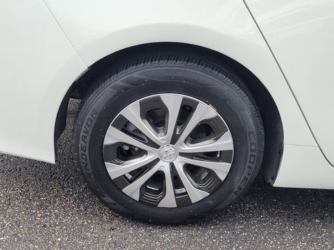 Used 2019 Toyota Prius Prime Premium image 5