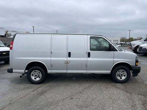 Used 2019 GMC Savana 2500 w/ Driver Convenience Package RWD image 16