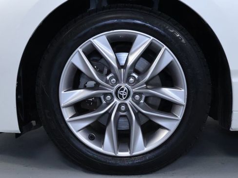 Used 2021 Toyota Avalon XLE image 31