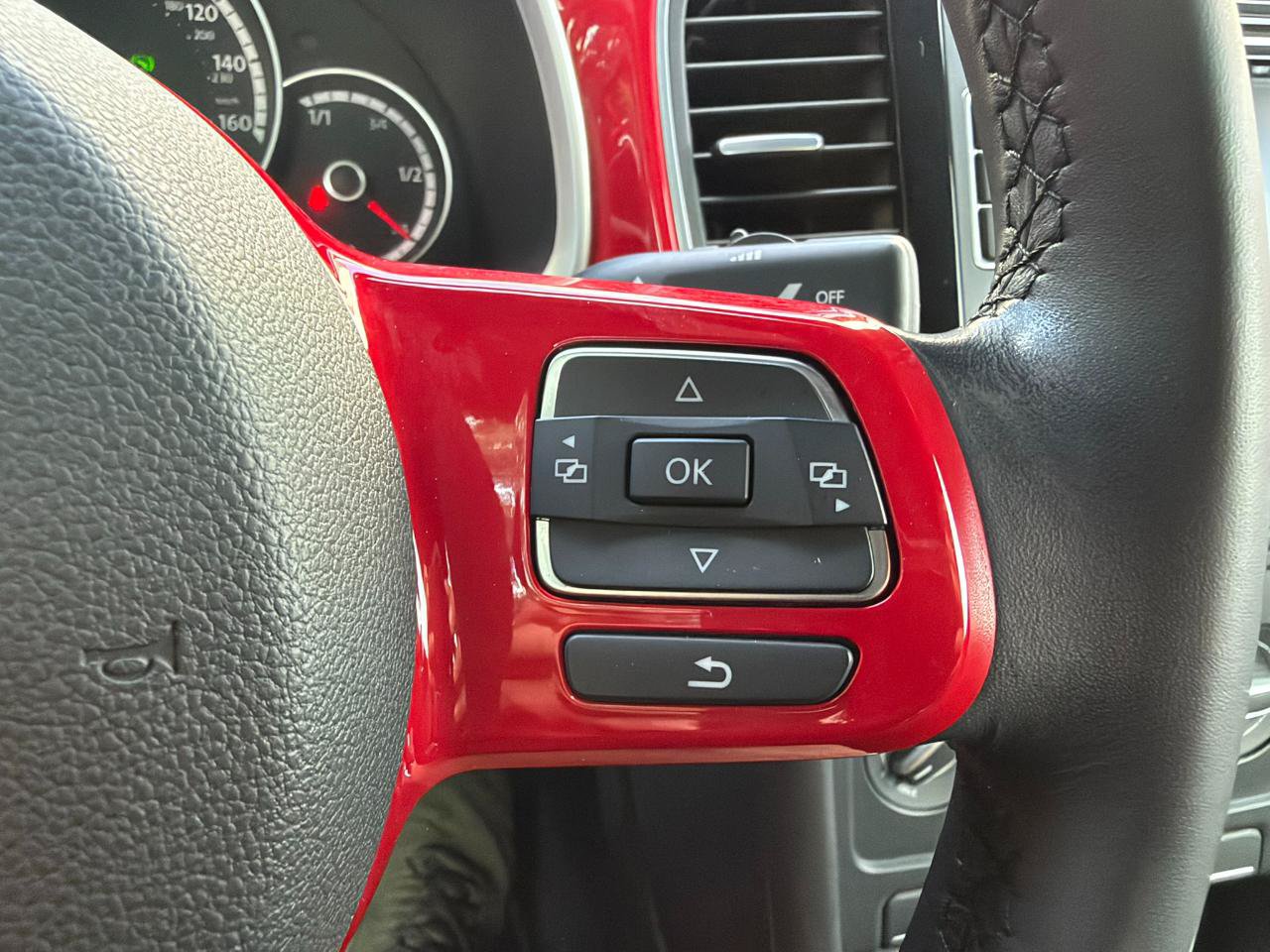 Used 2014 Volkswagen Beetle TDI FWD image 26