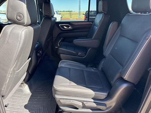 Used 2023 Chevrolet Suburban Premier AWD/4WD image 31