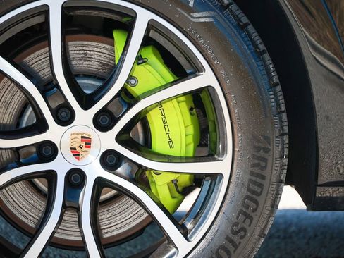 Certified 2025 Porsche Cayenne E-Hybrid Coupe image 21