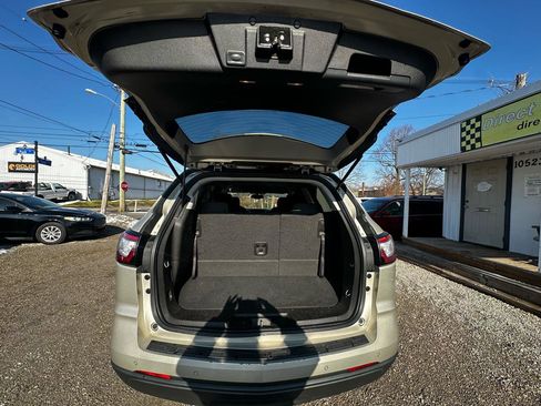 Used 2016 Chevrolet Traverse LT image 9