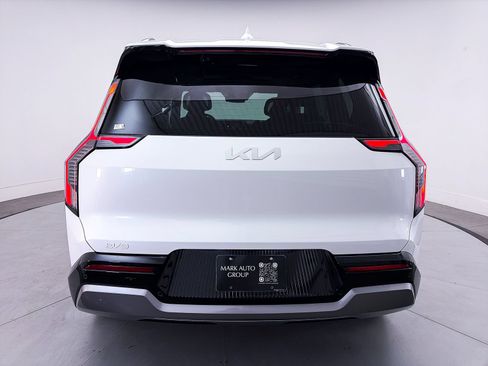 Used 2024 Kia EV9 Land AWD/4WD image 16