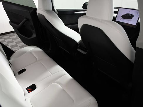 Used 2023 Tesla Model Y Performance AWD/4WD image 22