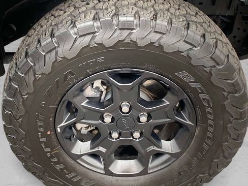 Used 2023 Jeep Wrangler Unlimited Rubicon 4xe AWD/4WD image 32