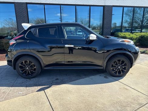 Used 2017 Nissan Juke SV image 3