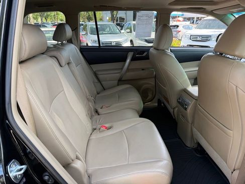 Used 2012 Toyota Highlander SE w/ Tow Pkg AWD/4WD image 17