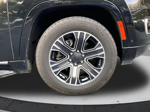 Certified 2024 Jeep Wagoneer L Series II w/ Flexible Seating Group AWD/4WD image 33