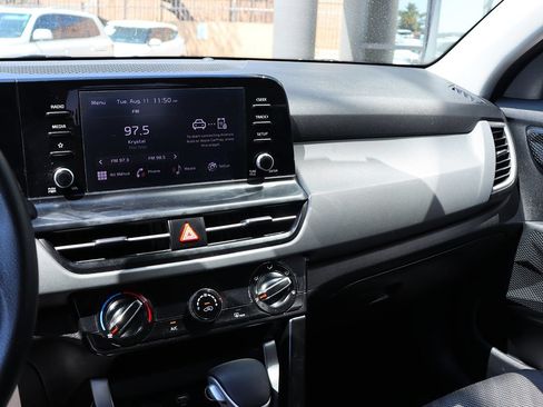Used 2024 Kia Seltos LX AWD/4WD image 43