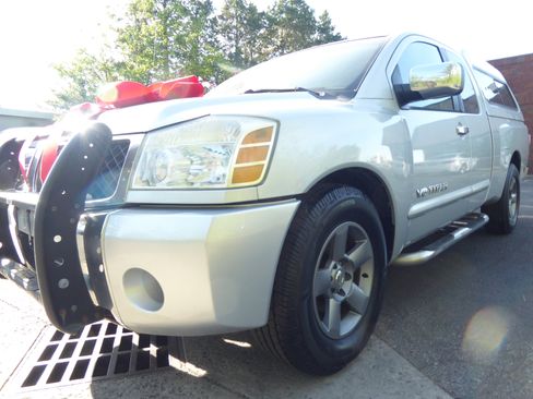 Used 2005 Nissan Titan SE RWD image 8