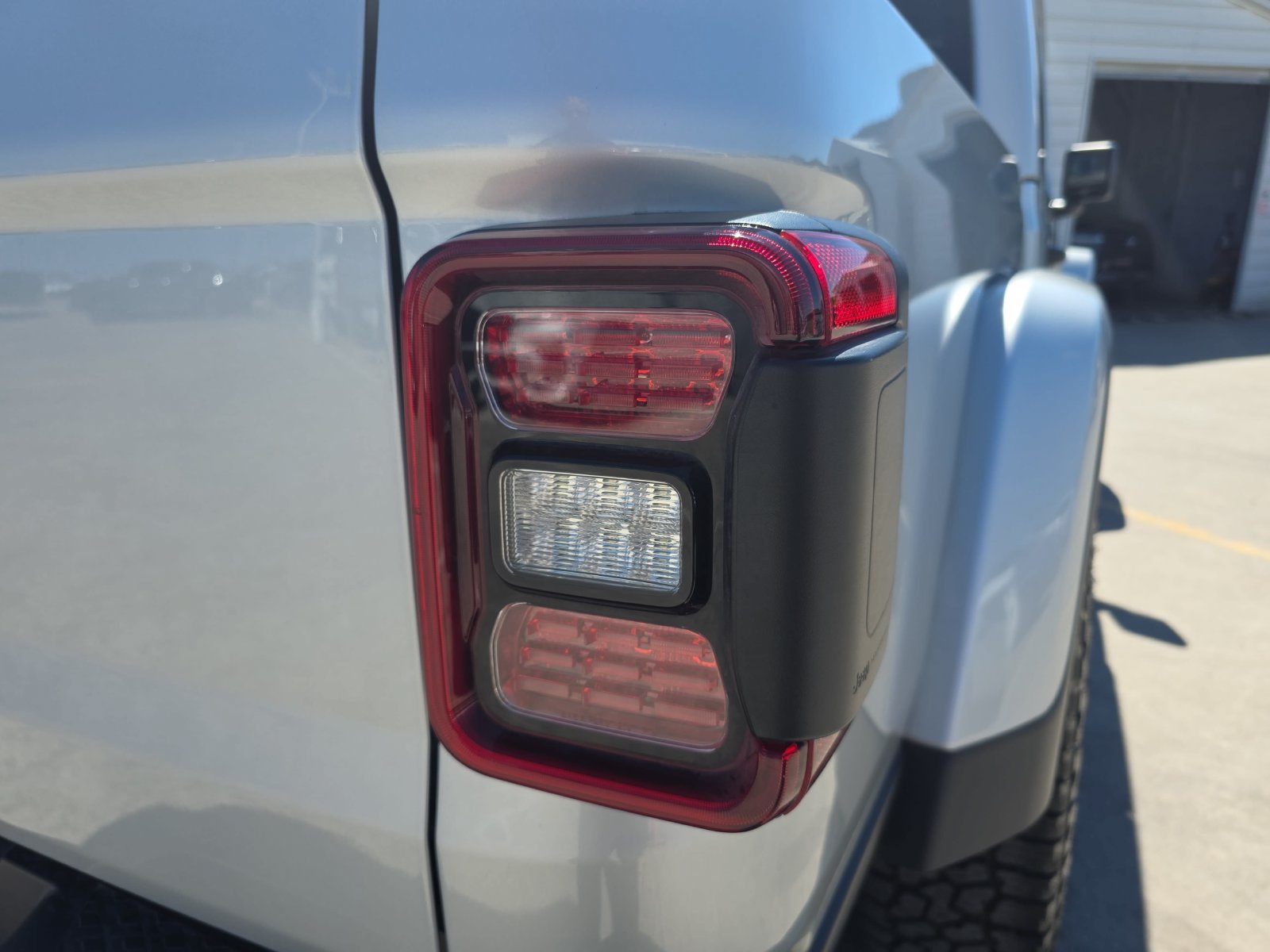 Used 2023 Jeep Gladiator Mojave w/ LED Lighting Group AWD/4WD image 30