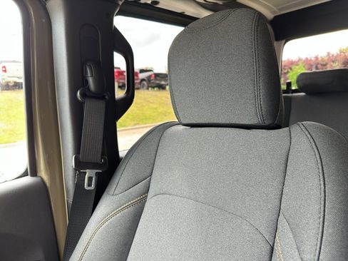 New 2025 Jeep Gladiator Sport image 19