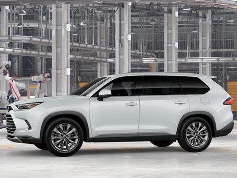 New 2026 Toyota Grand Highlander Platinum image 3