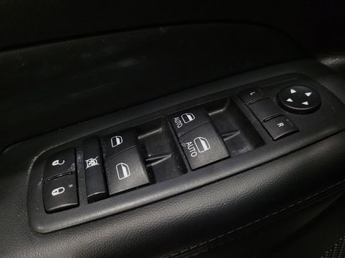 Used 2020 Jeep Grand Cherokee Laredo AWD/4WD image 27