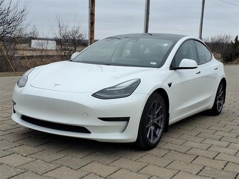 Used 2021 Tesla Model 3 Standard Range Plus image 2