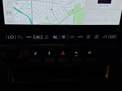 Used 2024 GMC Hummer EV 3X AWD/4WD image 18