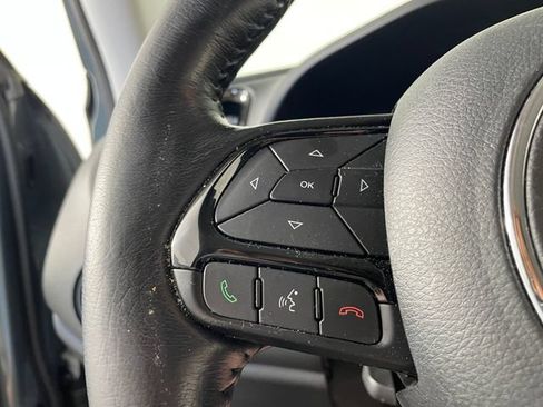 Used 2018 Jeep Renegade Altitude AWD/4WD image 10