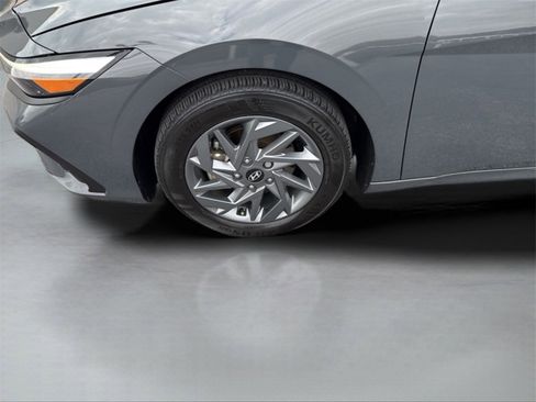 Used 2024 Hyundai Elantra Blue image 38