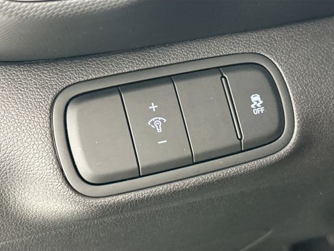 Used 2023 Hyundai Venue SEL FWD image 10