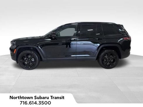 Used 2024 Jeep Grand Cherokee Altitude AWD/4WD image 2