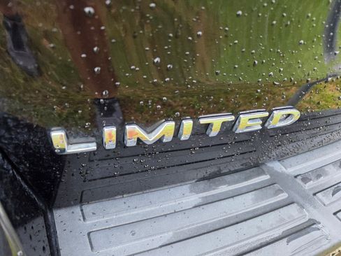 Used 2024 Ford Expedition Limited image 8