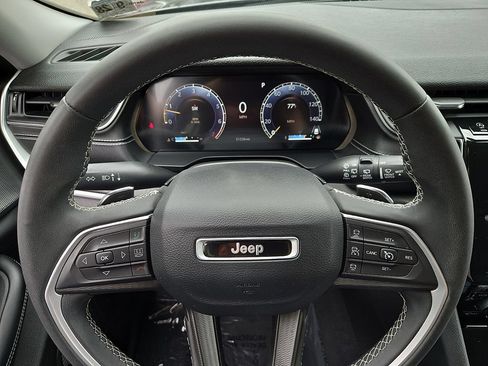 Certified 2023 Jeep Grand Cherokee Laredo X AWD/4WD image 19