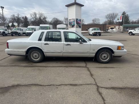 Used 1993 Lincoln Town Car Cartier image 5