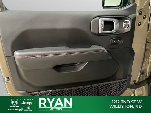 Used 2020 Jeep Gladiator Rubicon AWD/4WD image 36