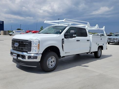 New 2025 Ford F250 XL w/ XL Chrome Package image 4