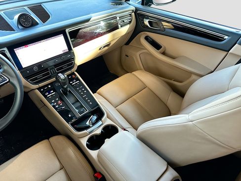 Used 2022 Porsche Macan image 25