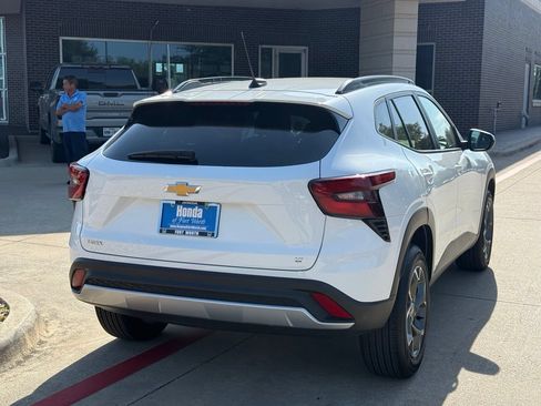 Used 2024 Chevrolet Trax LT FWD image 6