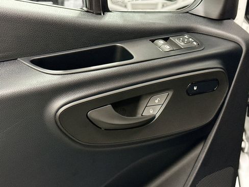 Used 2025 Mercedes-Benz Sprinter 2500 image 18