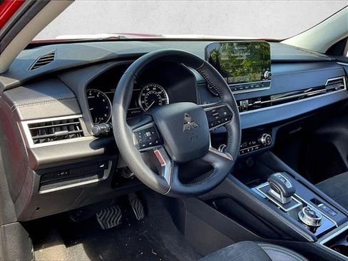Used 2022 Mitsubishi Outlander SE FWD image 13