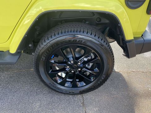 Used 2022 Jeep Wrangler Unlimited Sahara image 24