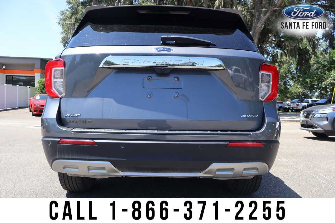 Used 2024 Ford Explorer XLT w/ Equipment Group 202A AWD/4WD image 5