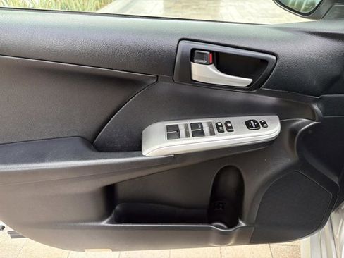 Used 2014 Toyota Camry SE w/ Fleet Convenience Package image 9