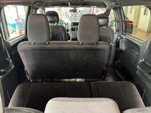 Used 2018 Dodge Grand Caravan SE image 13