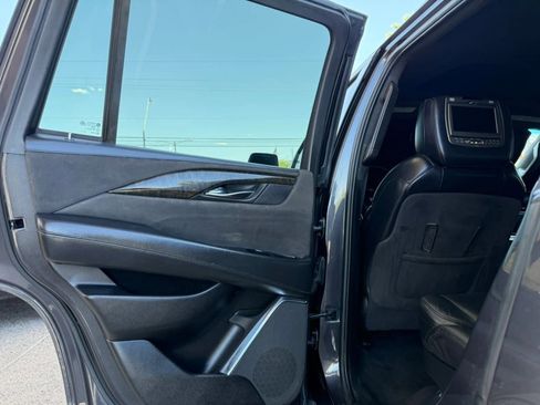 Used 2016 Cadillac Escalade Platinum RWD image 37