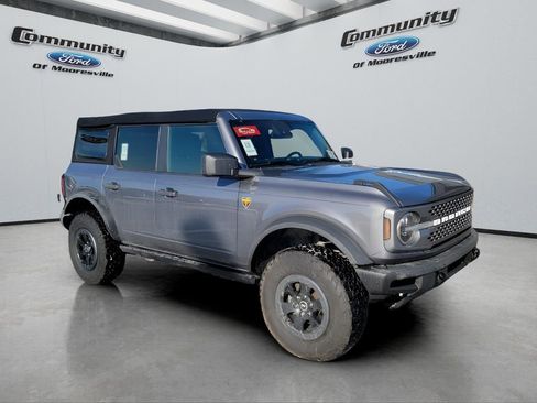 Used 2021 Ford Bronco Badlands image 3