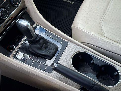 Used 2017 Volkswagen Passat 1.8T SE image 29