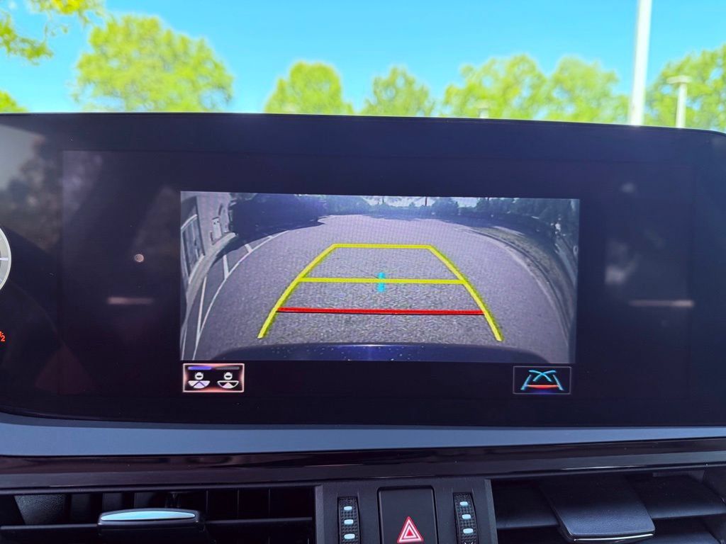 Certified 2022 Lexus ES 300h w/ Premium Package FWD image 23