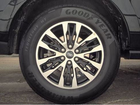 Used 2025 Ford Expedition Platinum AWD/4WD image 27