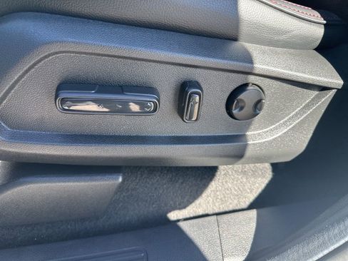 Used 2025 Honda Pilot Black Edition image 18