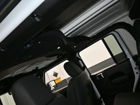 Used 2024 Jeep Gladiator Sport image 37