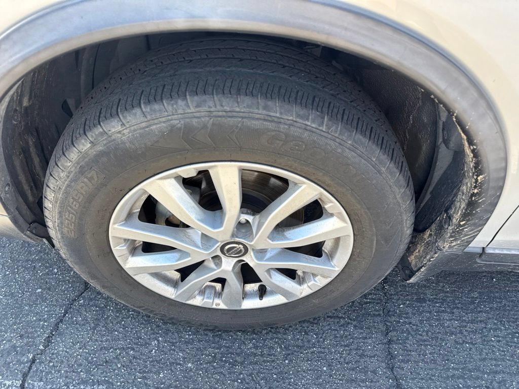 Used 2018 Nissan Rogue SV w/ Premium Package AWD/4WD image 10